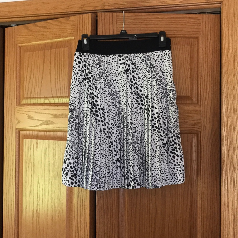 White House Black Market Skirt